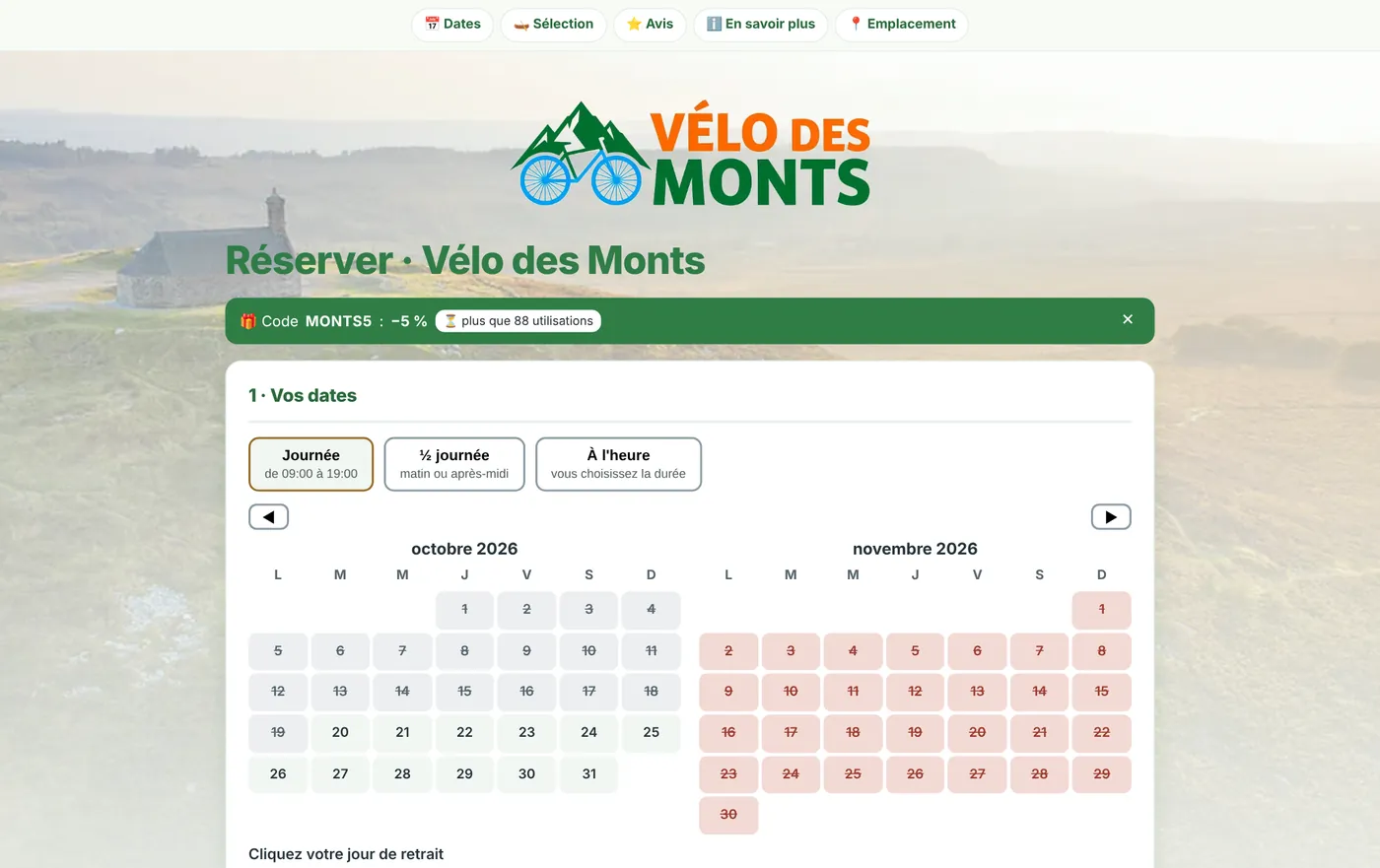 Le tunnel de réservation de la démonstration Vélo des Monts sur ordinateur : logo et couleurs du loueur, formules, calendrier des disponibilités (capture réelle)